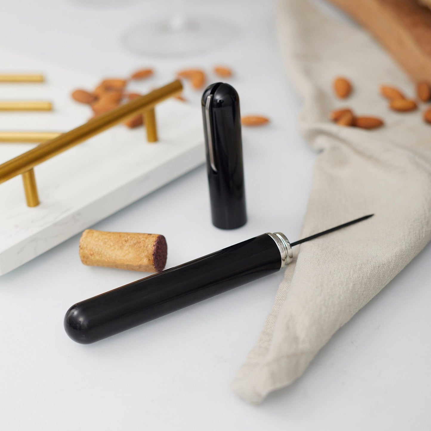 Kit Set Descorchador Dominius Negro + Set Tabla De Aperitivo Element + 3 Cuchillos